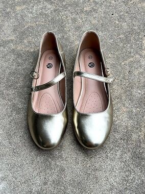 Women’s Gold Mary Jane Dress Shoes